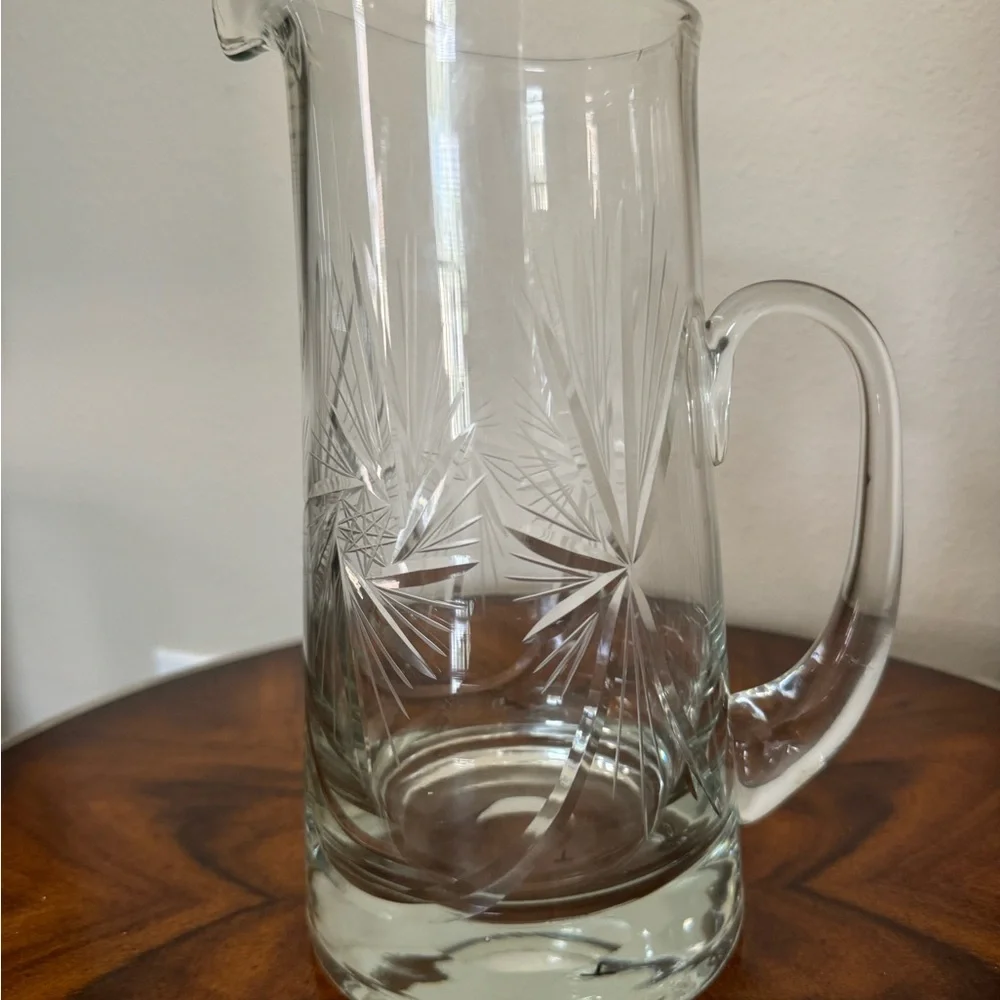 Stunning Mid-Century Pitcher Featuring The Iconic Atomic Starburst 62 Ounces